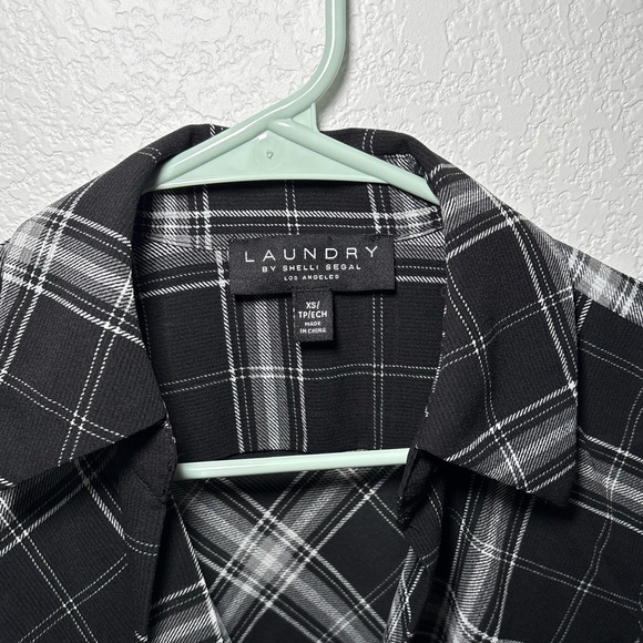 Laundry by Shelli Segal Black & White Plaid Twist Front Blouse - Picture 2 of 3